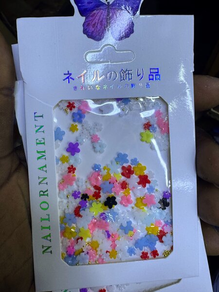 Décorations de clous florales