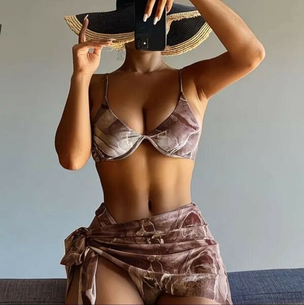 Ensemble bikini avec paréo élégant