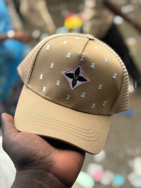 Casquette Trucker Beige Élégante