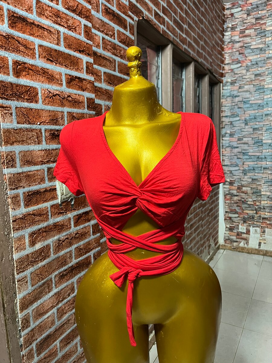 Tops by A&K World friperies