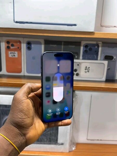 iPhone 17 bleu d'occasion