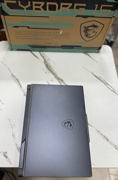 MSI Cyborg 15 A12V i5 12th gén