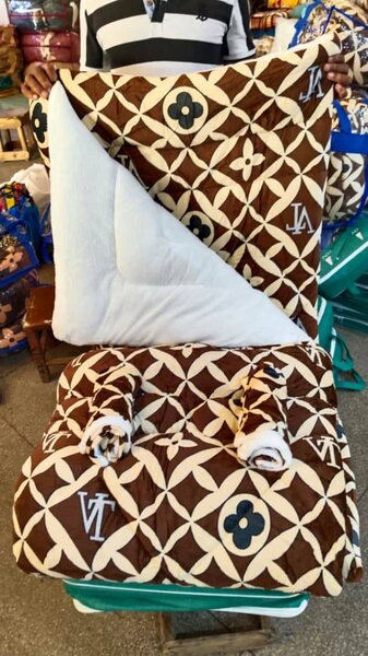 *3PCS KING SIZE BLANKETS K550INSIDE 2 PILLOW COVERS