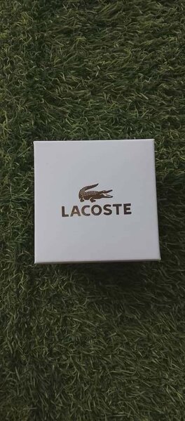 Montres Lacoste élégantes