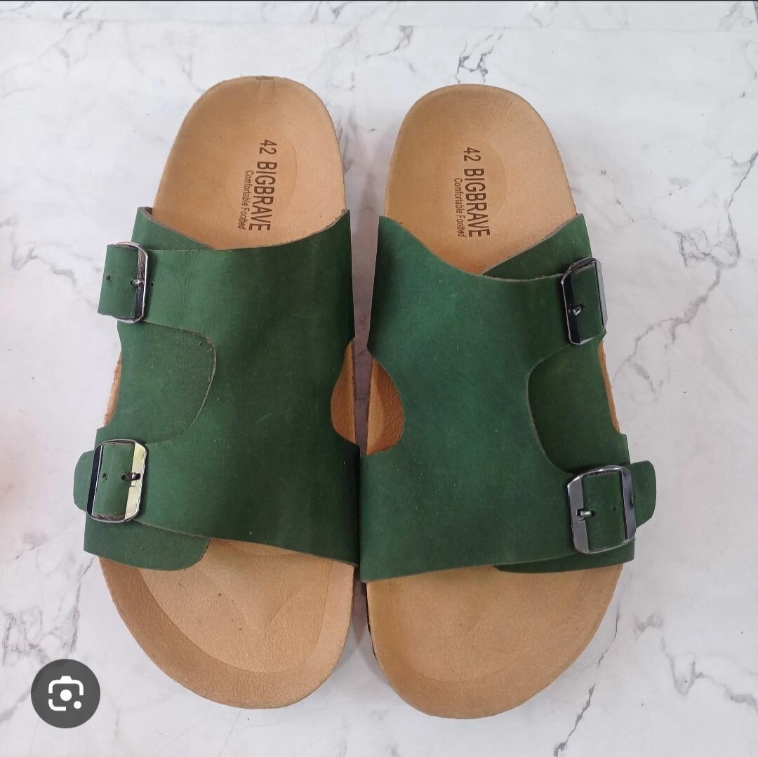 Sandales vertes en cuir doublé