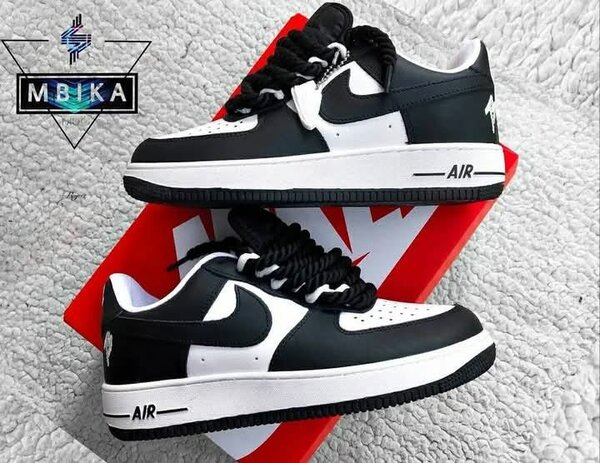 Baskets basses noires et blanches