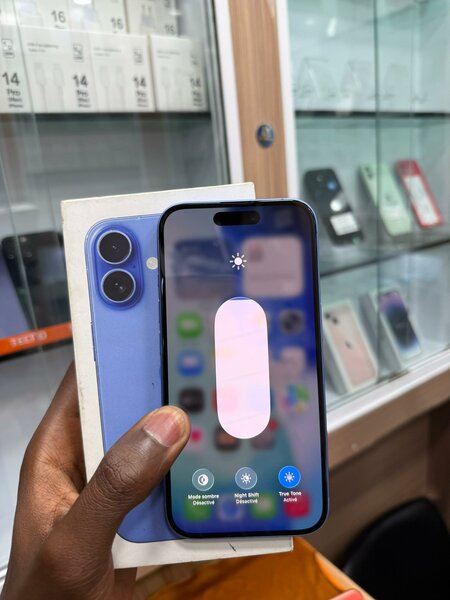 Disponible  iPhone 16simple