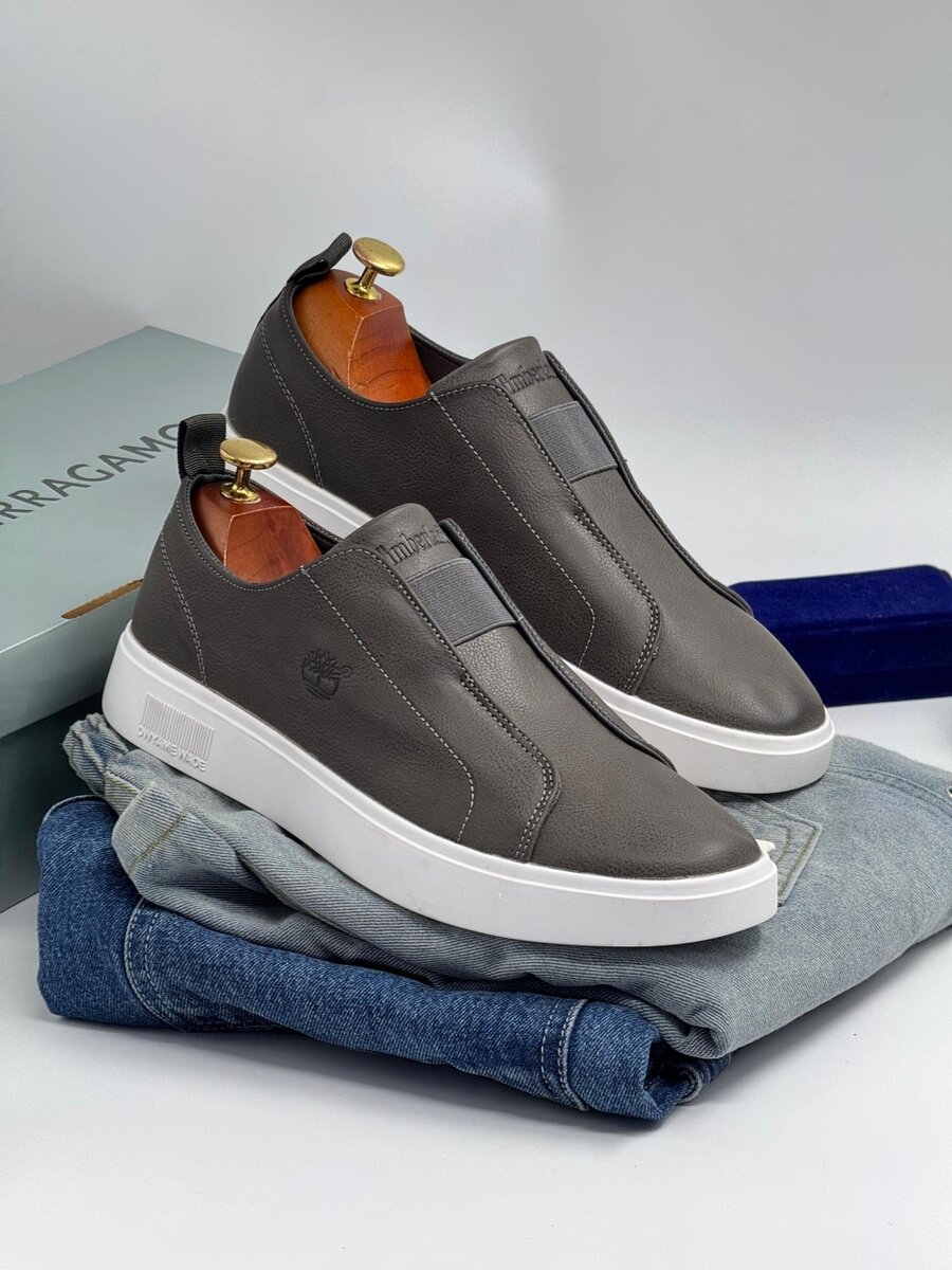 TIMBERLAND GREY AND WHITE