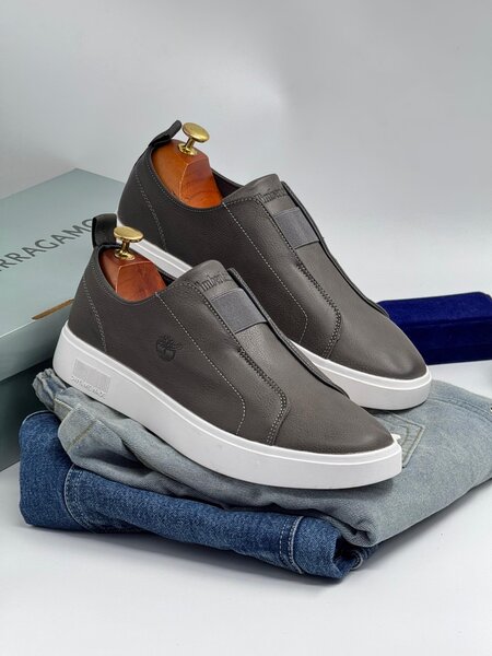 TIMBERLAND GREY AND WHITE