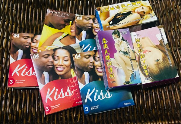 18 préservatifs + 3 lubrifiant