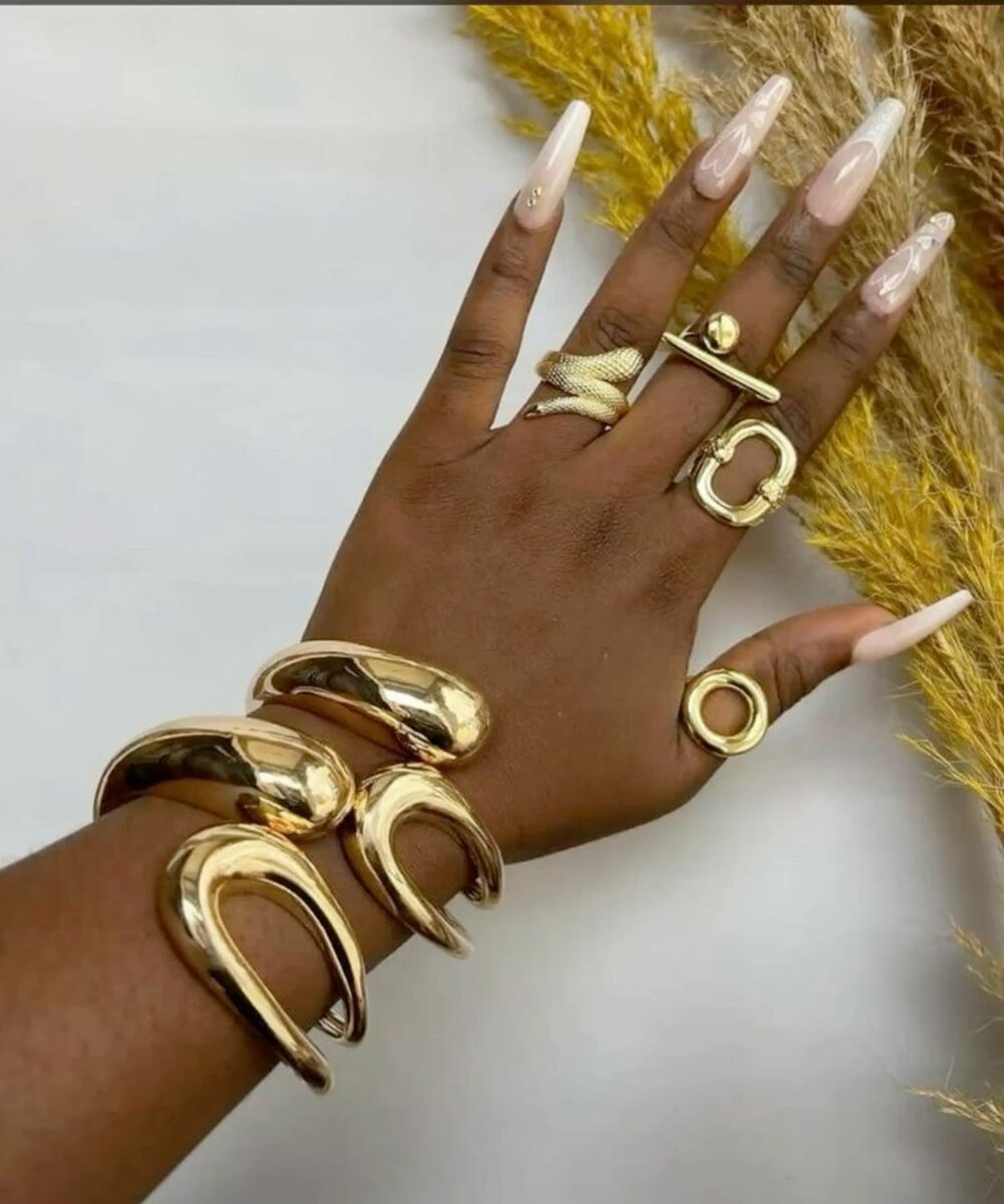 Bracelets dorés élégants