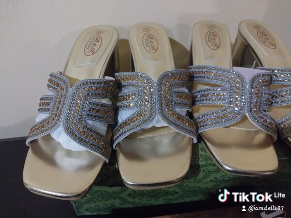 Ladies  block-heel quality slippers