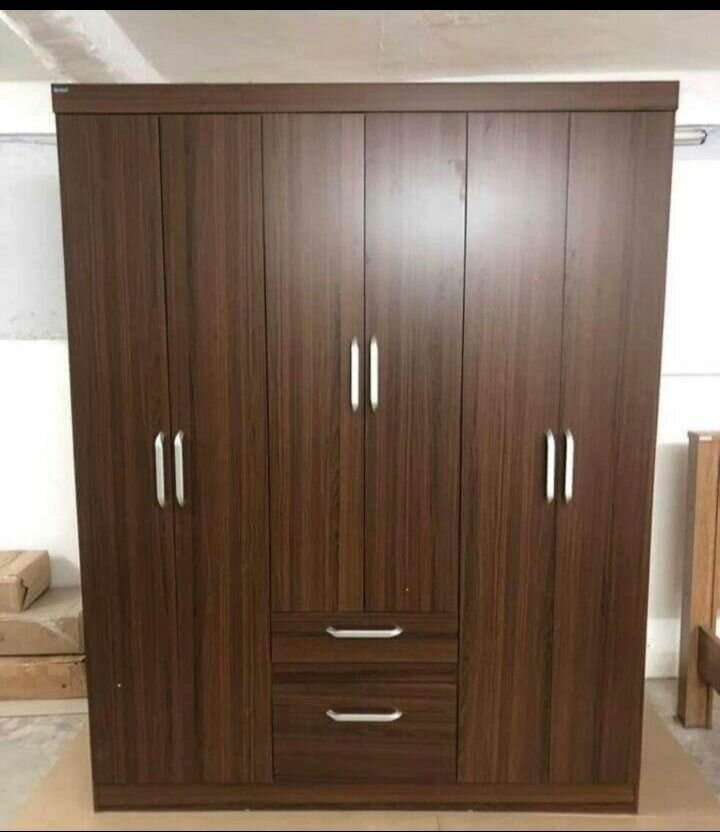 Armoire moderne en bois