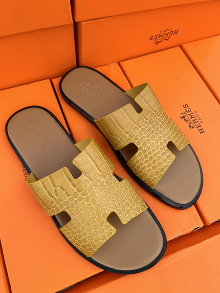 Claquettes beige jaune