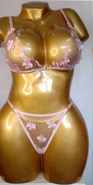 Ensemble lingerie dentelle rose