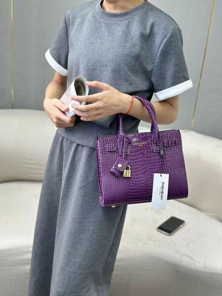 Sac à main élégant croco femme