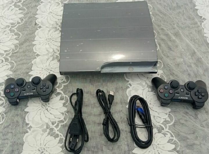 Console Sony PS3 avec 2 manettes