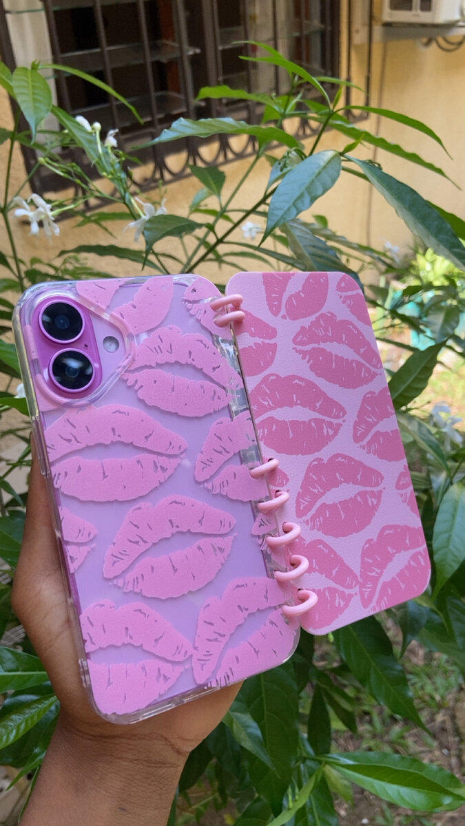 Étui de téléphone à lèvres rose