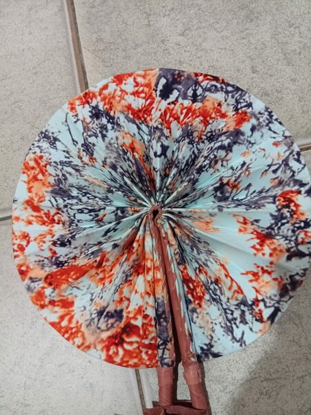 Éventail pliant artisanal