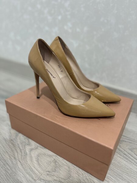 Продаю лаковые туфли