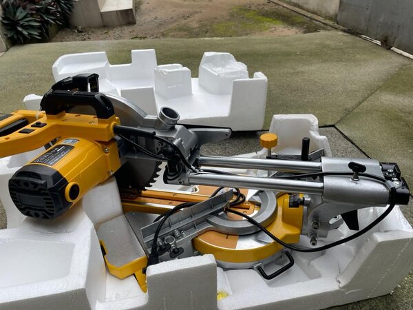 Scie à onglet puissante