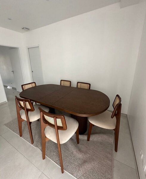 Table à manger importé