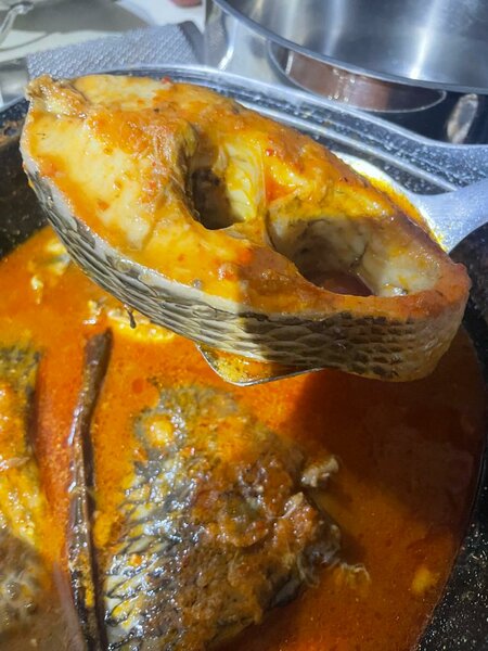 Poisson épicé et tripes