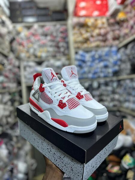 Jordan 4 sneaker