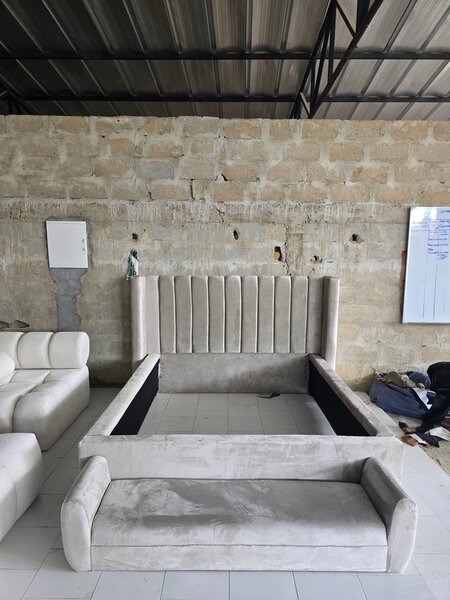 Lit contemporain rembourré