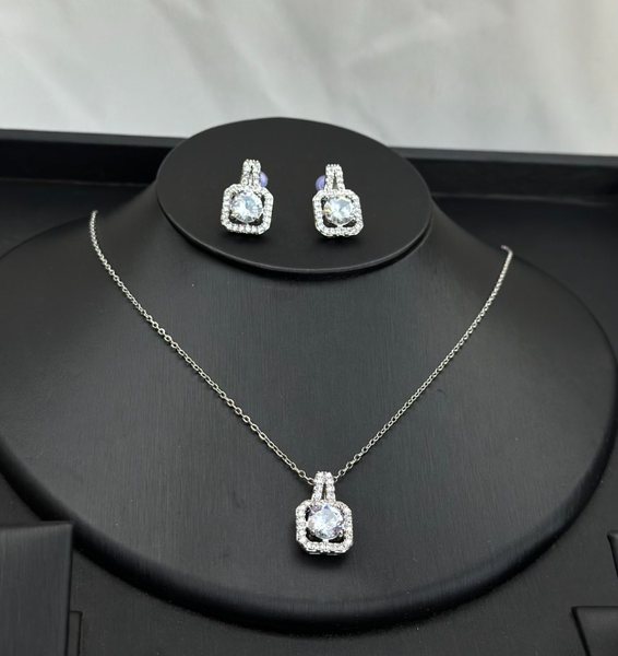 Set of jewelry Necklace + earrings