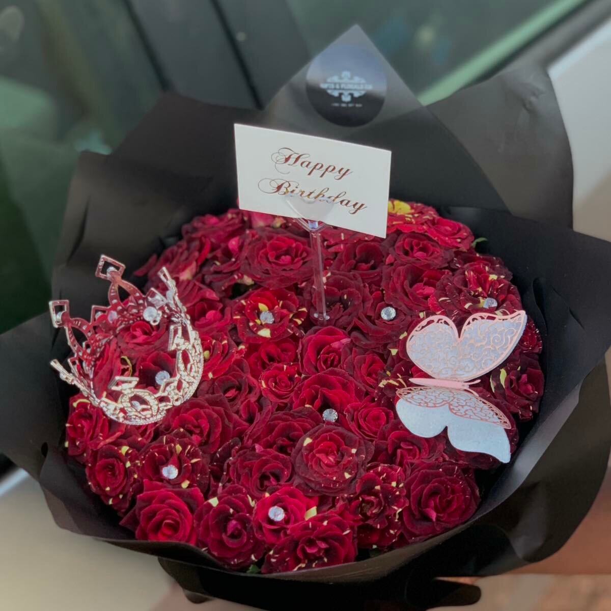 large bouquet with crown