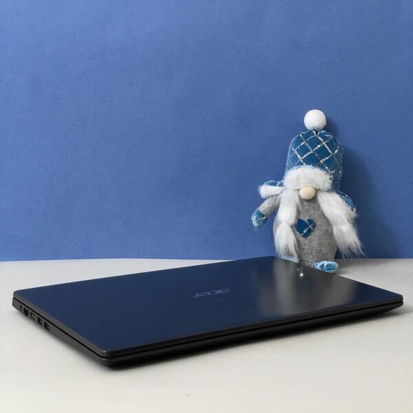 Офисный ноутбук Acer