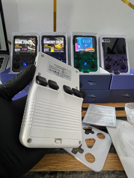 Console portable R36s