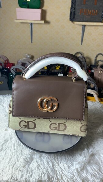 Sac à main motif GD élégant