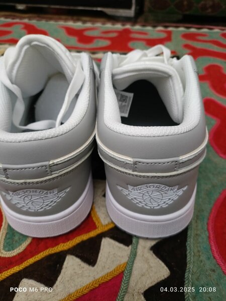 Jordan 1 low wolf grey