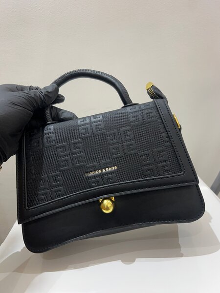 Sac à main noir élégant