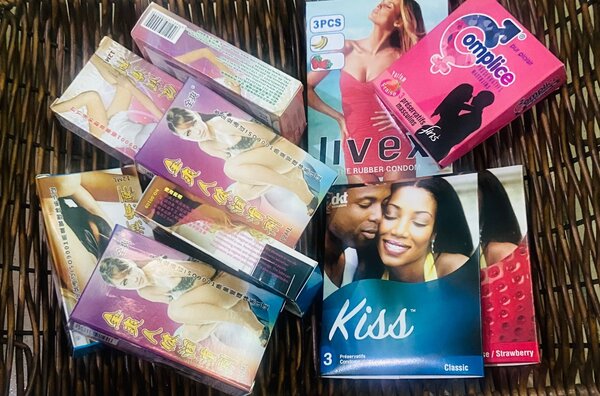 12 Préservatifs + 6 lubrifiant