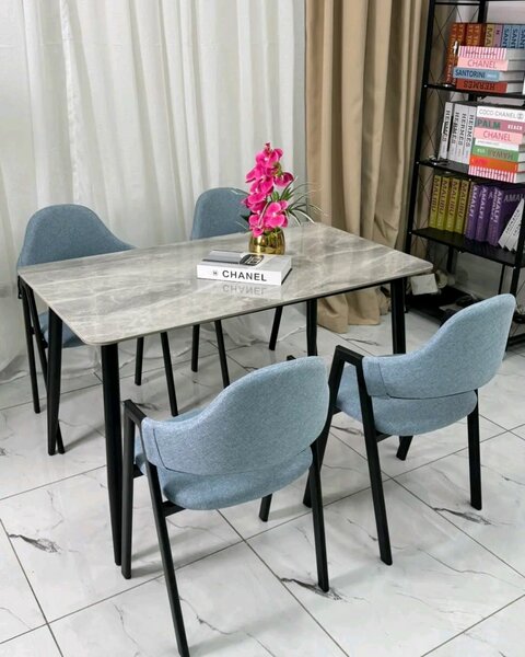 Chaise de salle à manger moderne