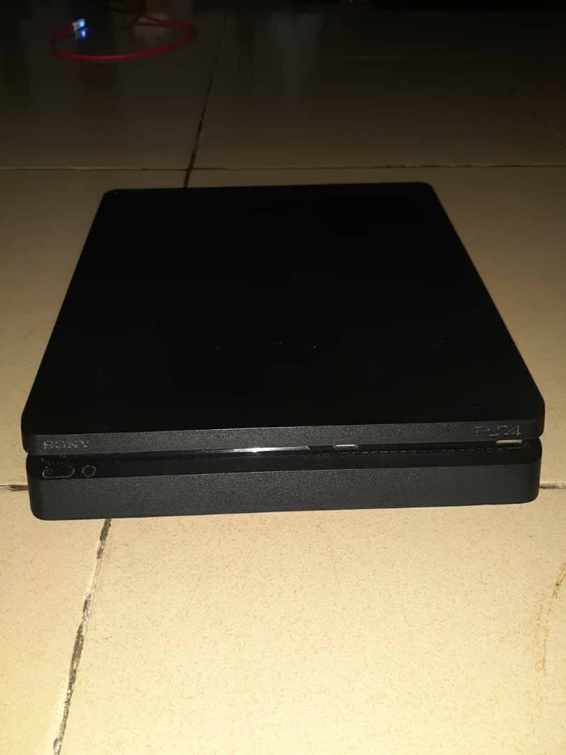 Sony PlayStation 4 Slim