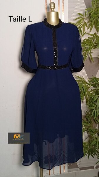 Robe Bleue Élégante Femme