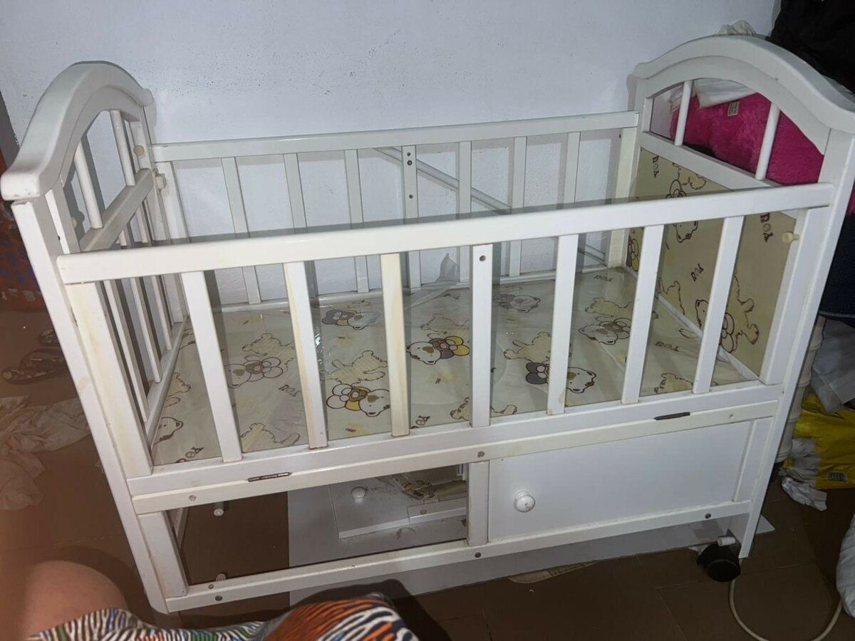 Lit bébé convertible en bois