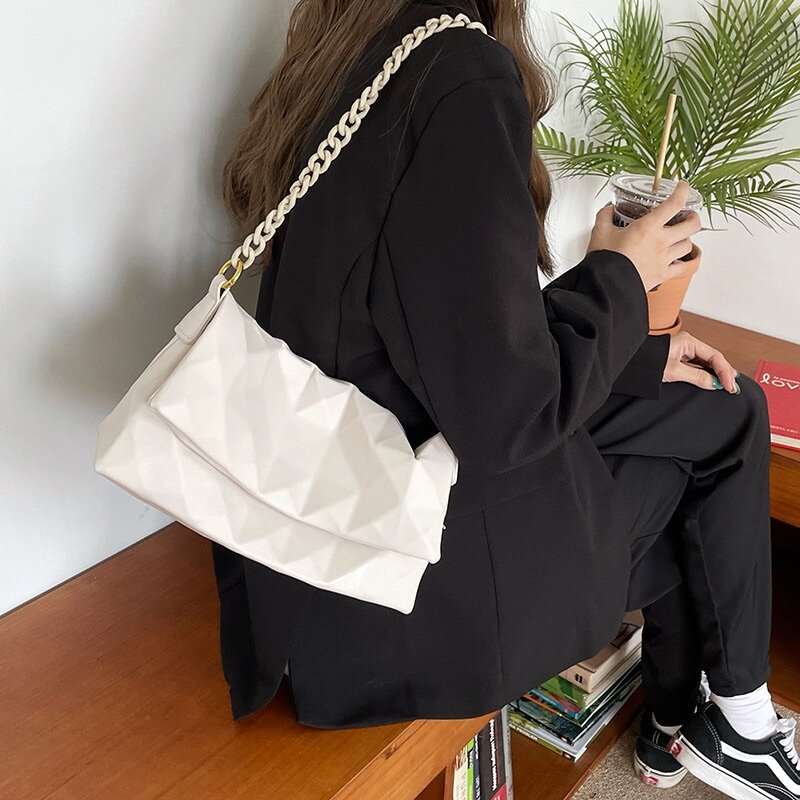 LADIES HANDBAGS- 24061