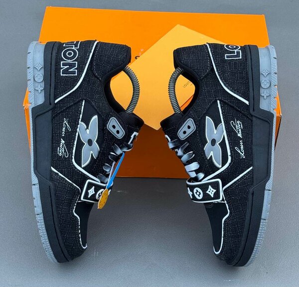 Chaussures LV