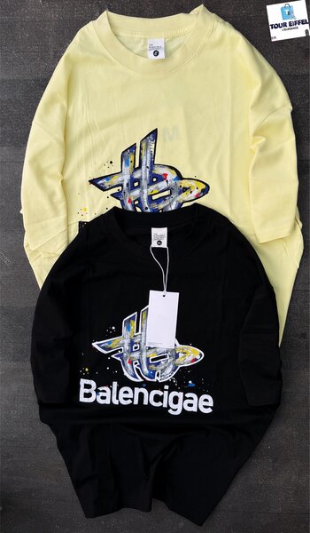 T-shirts graphiques Balenciaga