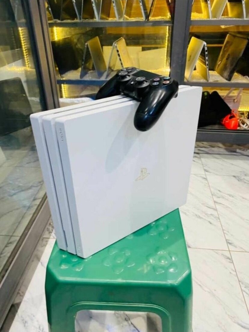 Ps4 pro console