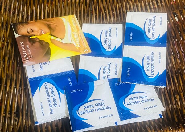 3 préservatifs + 8 lubrifiants