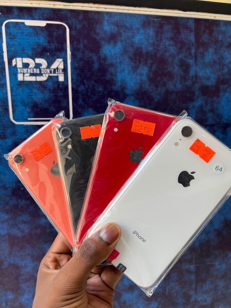 iPhone XR 64gb uk  product fully function comes with a cable