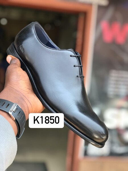 Top quality smart shoes available 