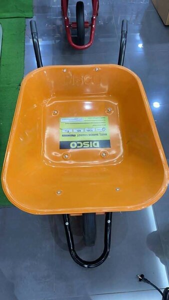 Brouette robuste jardin