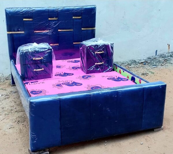 Lit double avec tiroirs modernes